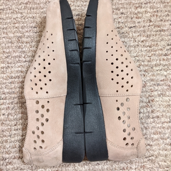 Clarks Women's Daelyn Summit Slip-On Loafer, Sand Nubuck, Size 7.5 - Picture 5 of 10